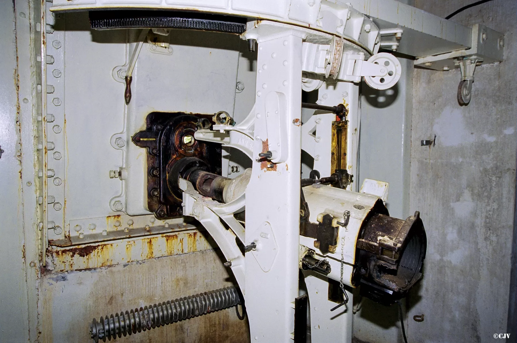 Ligne Maginot - SAINT ANTOINE - (Ouvrage d'artillerie) - Bloc 1
Etage supérieur
Obusier de 75 mle 31 - Lia VERMEULEN