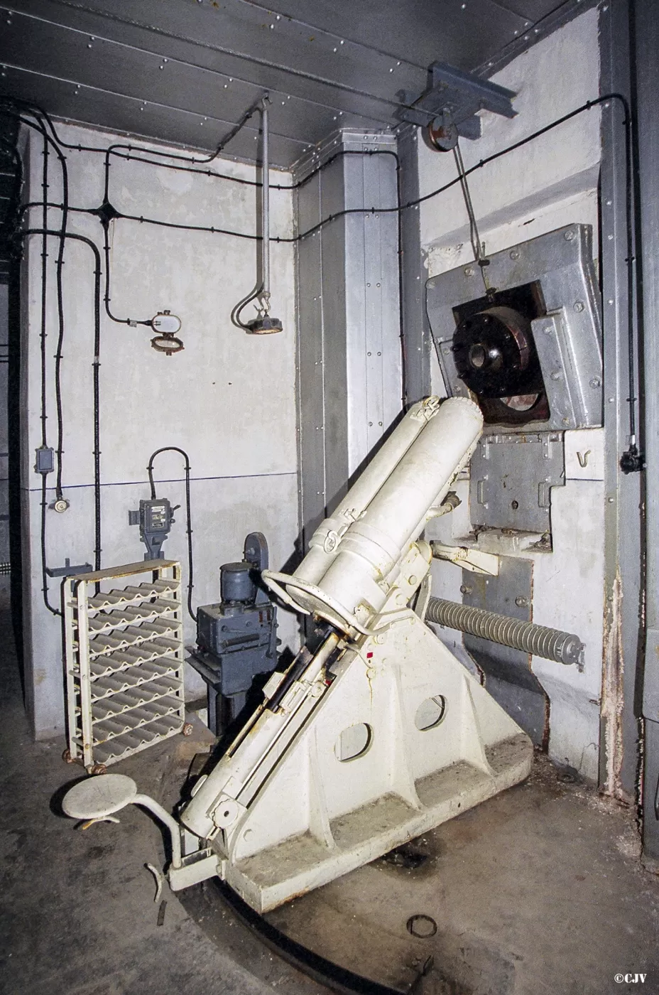 Ligne Maginot - SAINT ANTOINE - (Ouvrage d'artillerie) - Bloc 1
Etage intermédiaire
Chambre de tir Ouest pour mortiers de 81 - Lia VERMEULEN