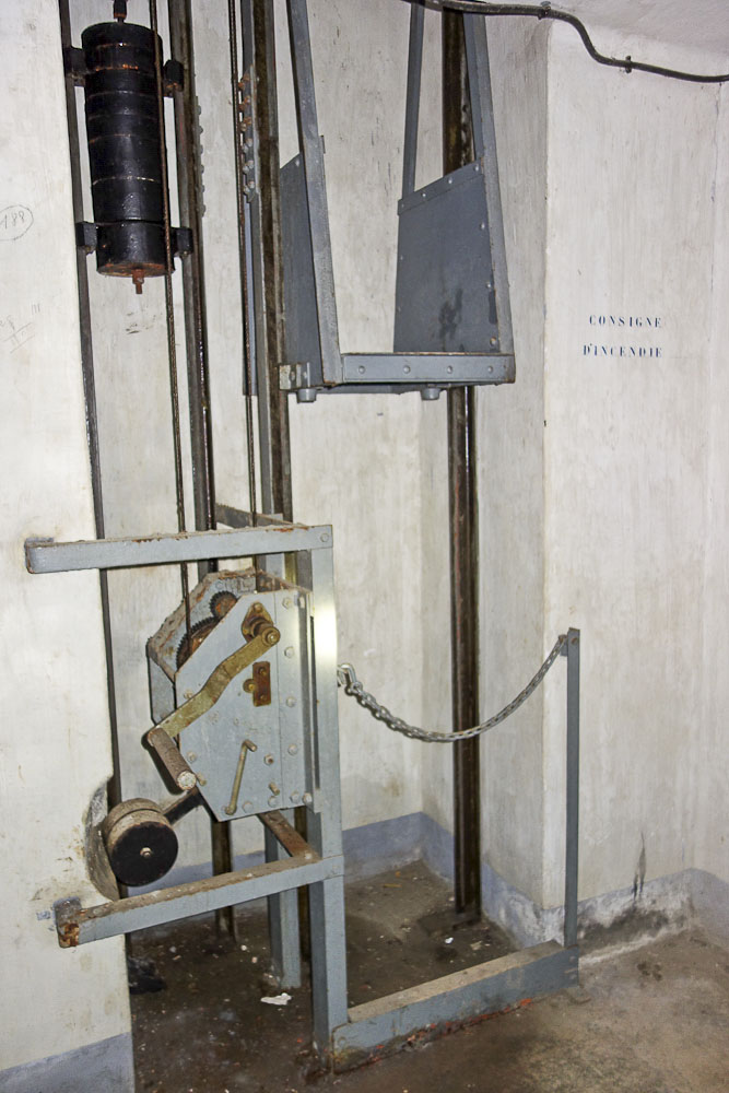 Ligne Maginot - SAINT ANTOINE - (Ouvrage d'artillerie) - Bloc 1
Etage inférieur
Monte-charge pour munitions de 81 non préparés (chambres de tir Est) - Michel Teiten
