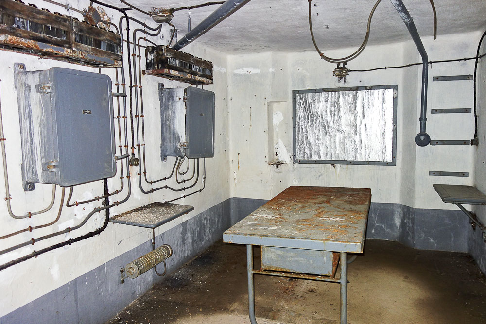 Ligne Maginot - SAINT ANTOINE - (Ouvrage d'artillerie) - Bloc 1
Etage inférieur
PC des mortiers de 75 - Michel Teiten