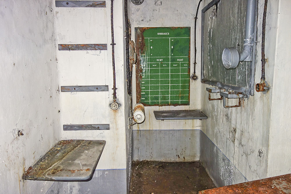 Ligne Maginot - SAINT ANTOINE - (Ouvrage d'artillerie) - Bloc 1
Etage inférieur
PC des mortiers de 81 - Michel Teiten