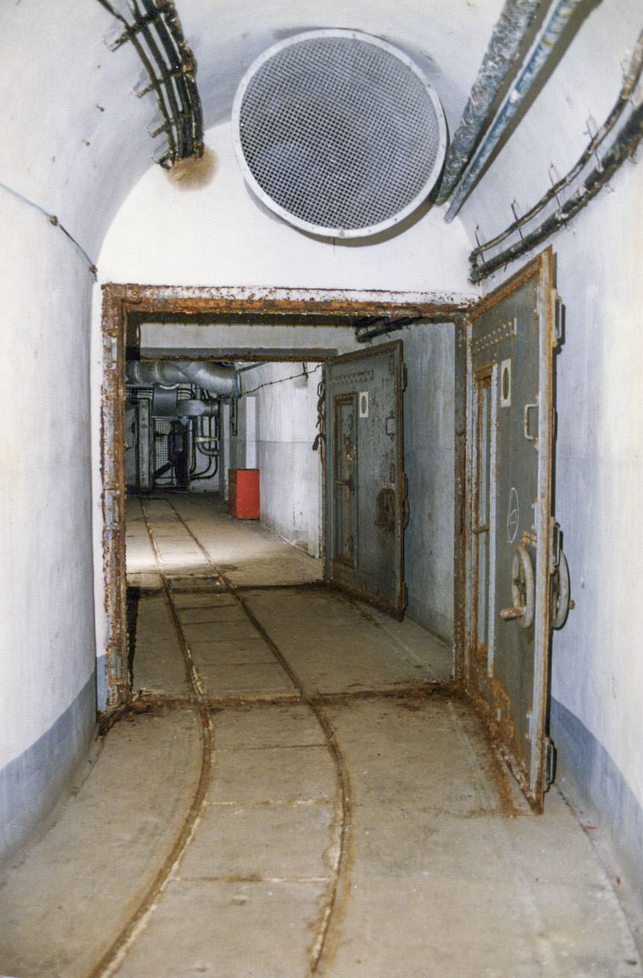 Ligne Maginot - SAINT ANTOINE - (Ouvrage d'artillerie) - Bloc 1
Locaux souterrains
Sas étanche du bloc - Dominique Kemmel