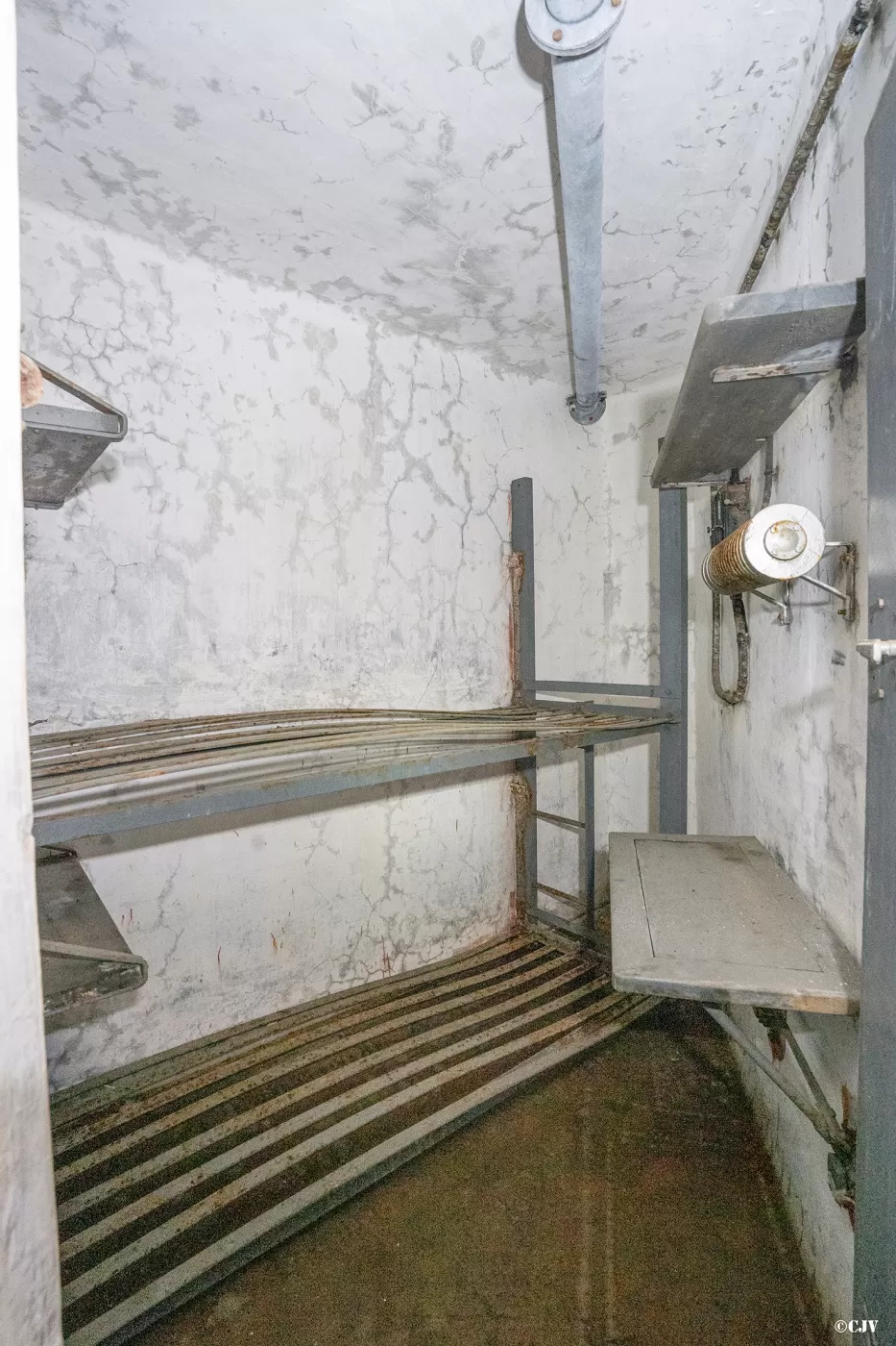 Ligne Maginot - SAINT ANTOINE - (Ouvrage d'artillerie) - Bloc 1
Etage inférieur
Chambre du chef de bloc - Lia VERMEULEN