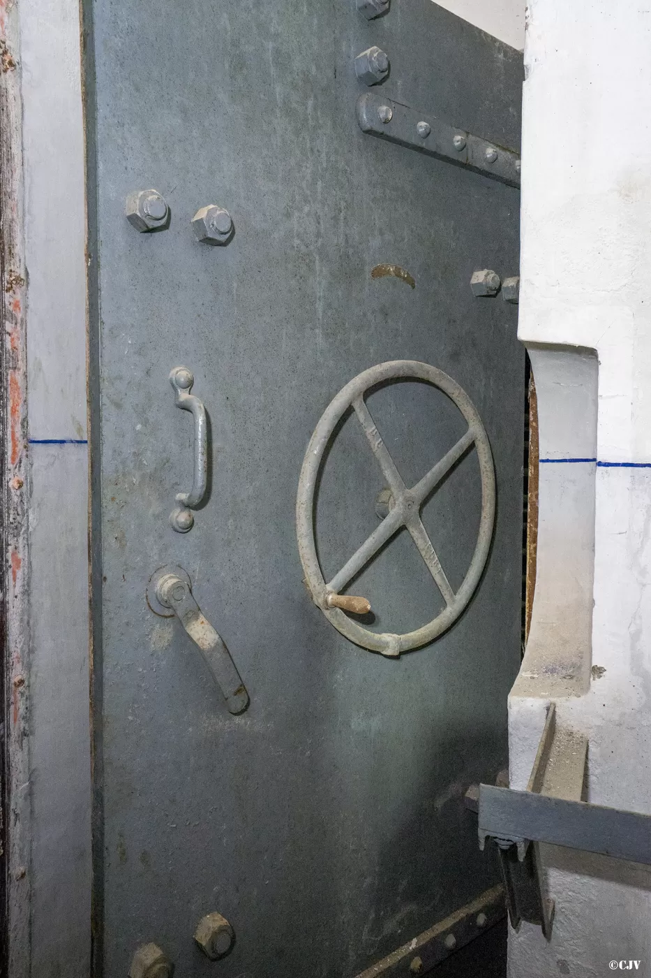 Ligne Maginot - SAINT ANTOINE - (Ouvrage d'artillerie) - Bloc 1
Etage intermédiaire
Chambre de tir Ouest pour mortiers de 81
La porte - Lia VERMEULEN