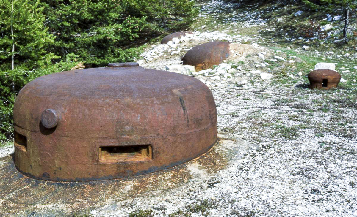 Ligne Maginot - SAINT ANTOINE - (Ouvrage d'artillerie) - Bloc 2
La cloche observatoire d'artillerie VDP (Vision Directe et Périscopique) - JOLAS, Jean-Michel