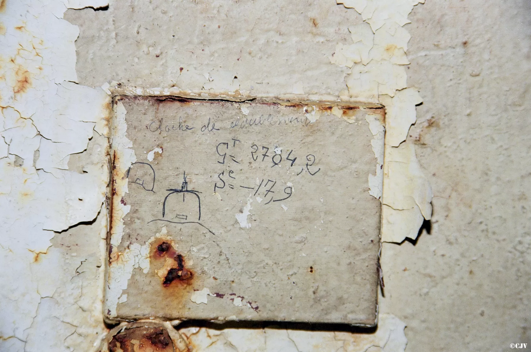 Ligne Maginot - SAINT ANTOINE - (Ouvrage d'artillerie) - Bloc 2
Cloche VDP
Indication en site et gisement de la cloche de doublement - Lia VERMEULEN