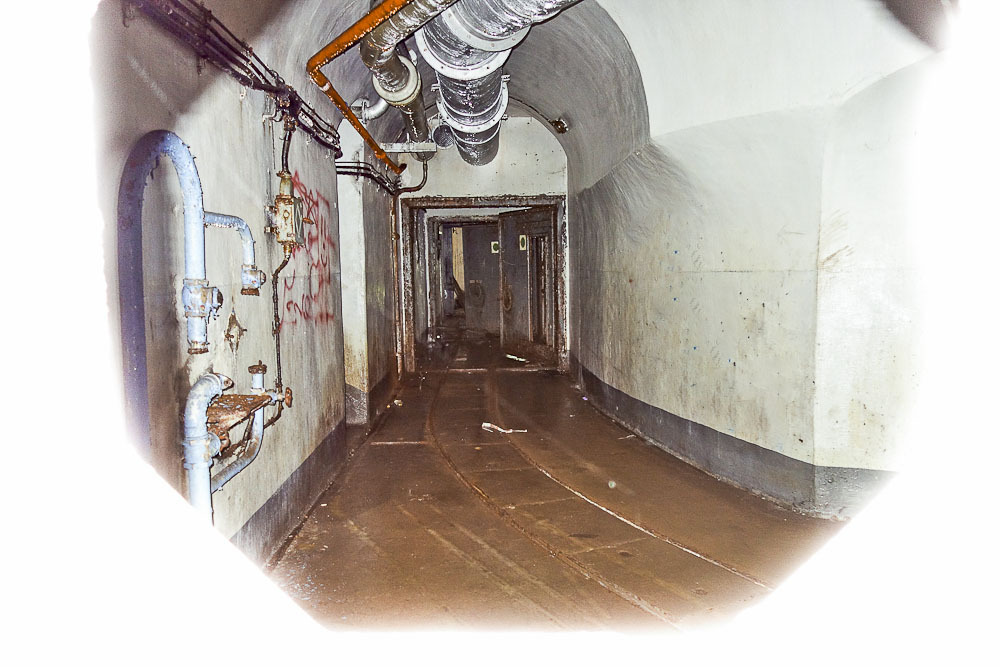 Ligne Maginot - SAINT ANTOINE - (Ouvrage d'artillerie) - Bloc EHM
L'entrée vue depuis le créneau de défense intérieure - Michel Teiten