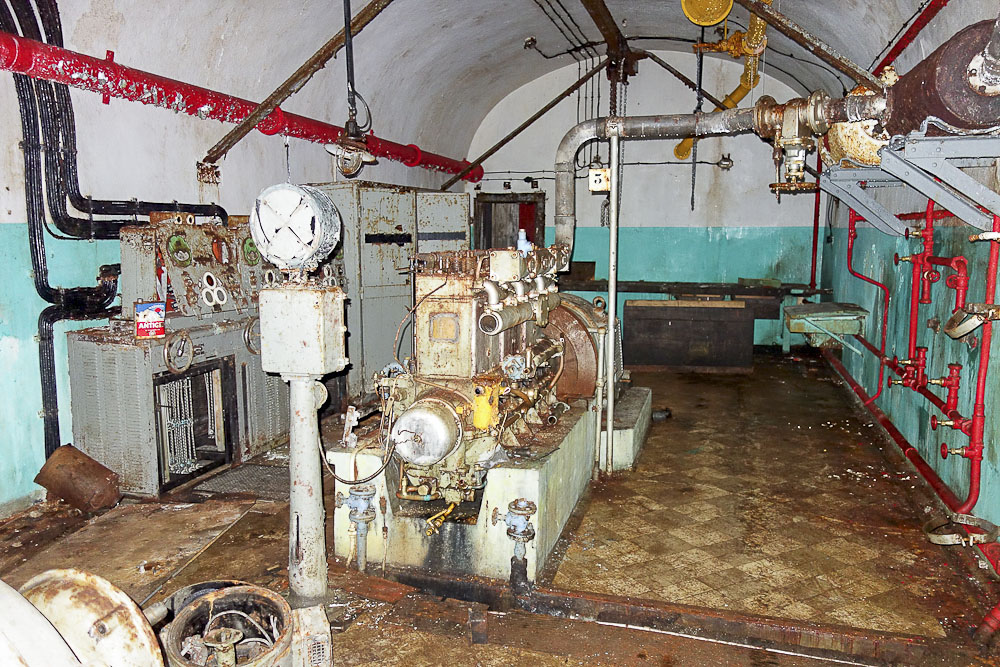 Ligne Maginot - SAINT ANTOINE - (Ouvrage d'artillerie) - L'usine électrique
Groupes électrogènes à moteur Alsthom - Michel Teiten