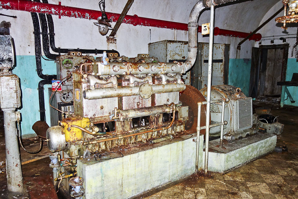Ligne Maginot - SAINT ANTOINE - (Ouvrage d'artillerie) - L'usine électrique
Groupes électrogènes à moteur Alsthom - Michel Teiten