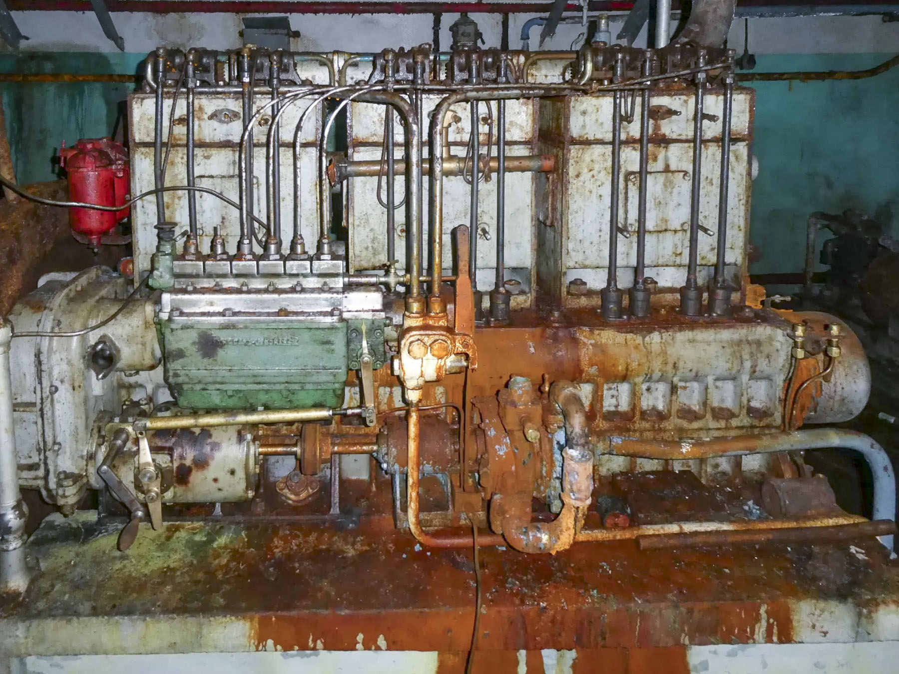 Ligne Maginot - SAINT ANTOINE - (Ouvrage d'artillerie) - L'usine électrique
Moteur Alsthom - ELLENA Daniel - CUNY Philippe