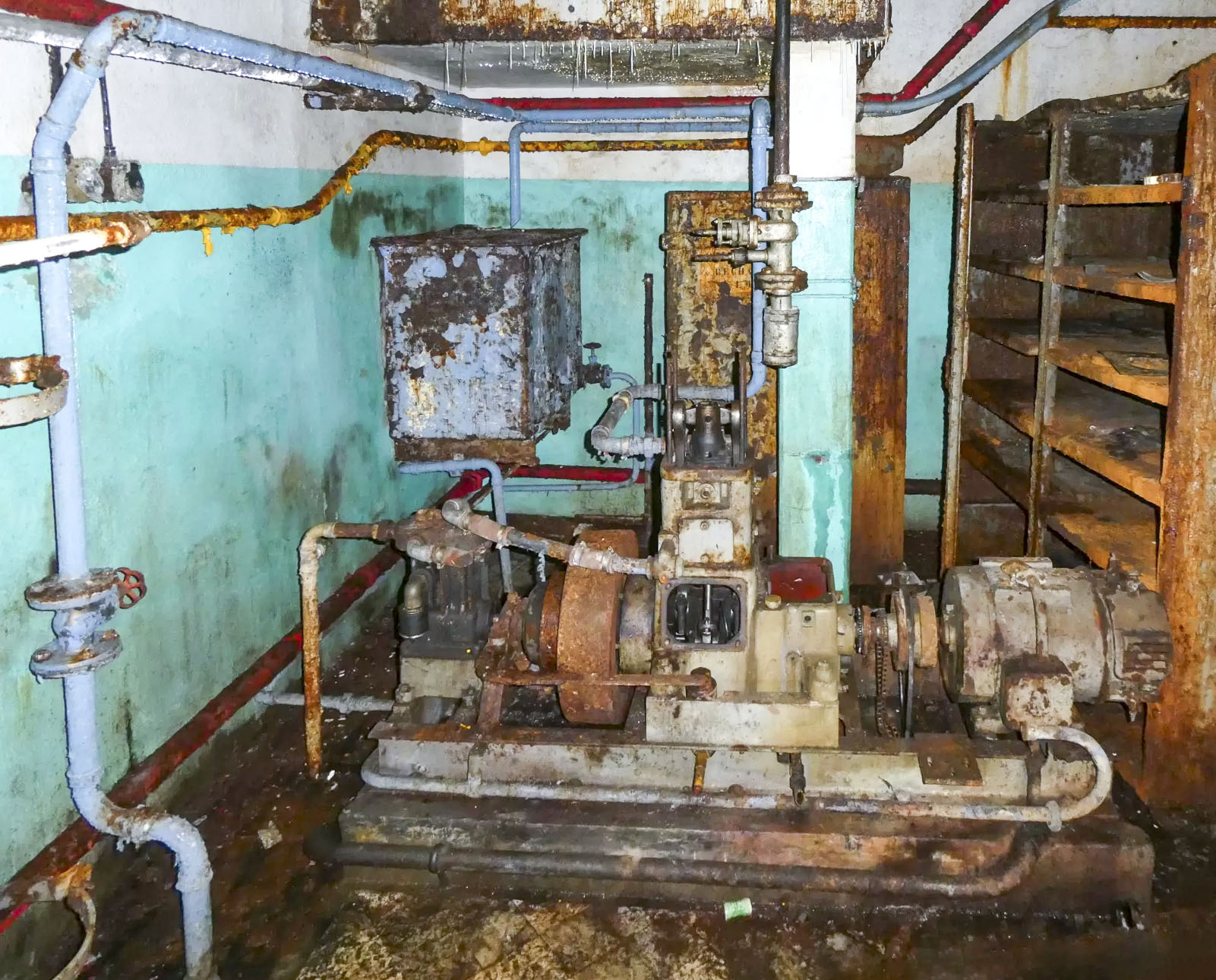 Ligne Maginot - SAINT ANTOINE - (Ouvrage d'artillerie) - L'usine électrique
Moteur CLM 1 PJ 65 - ELLENA Daniel - CUNY Philippe