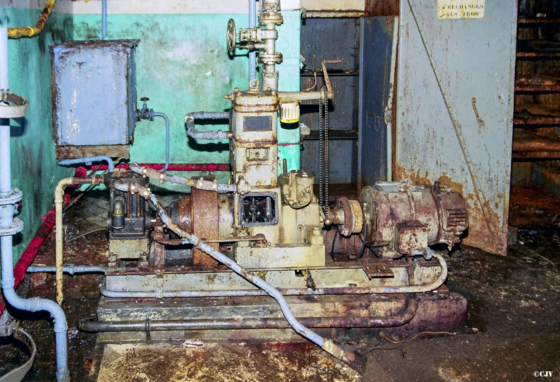 Ligne Maginot - SAINT ANTOINE - (Ouvrage d'artillerie) - L'usine électrique
Groupe  électrogène auxiliaire à moteur CLM 1 PJ 65 - Lia VERMEULEN