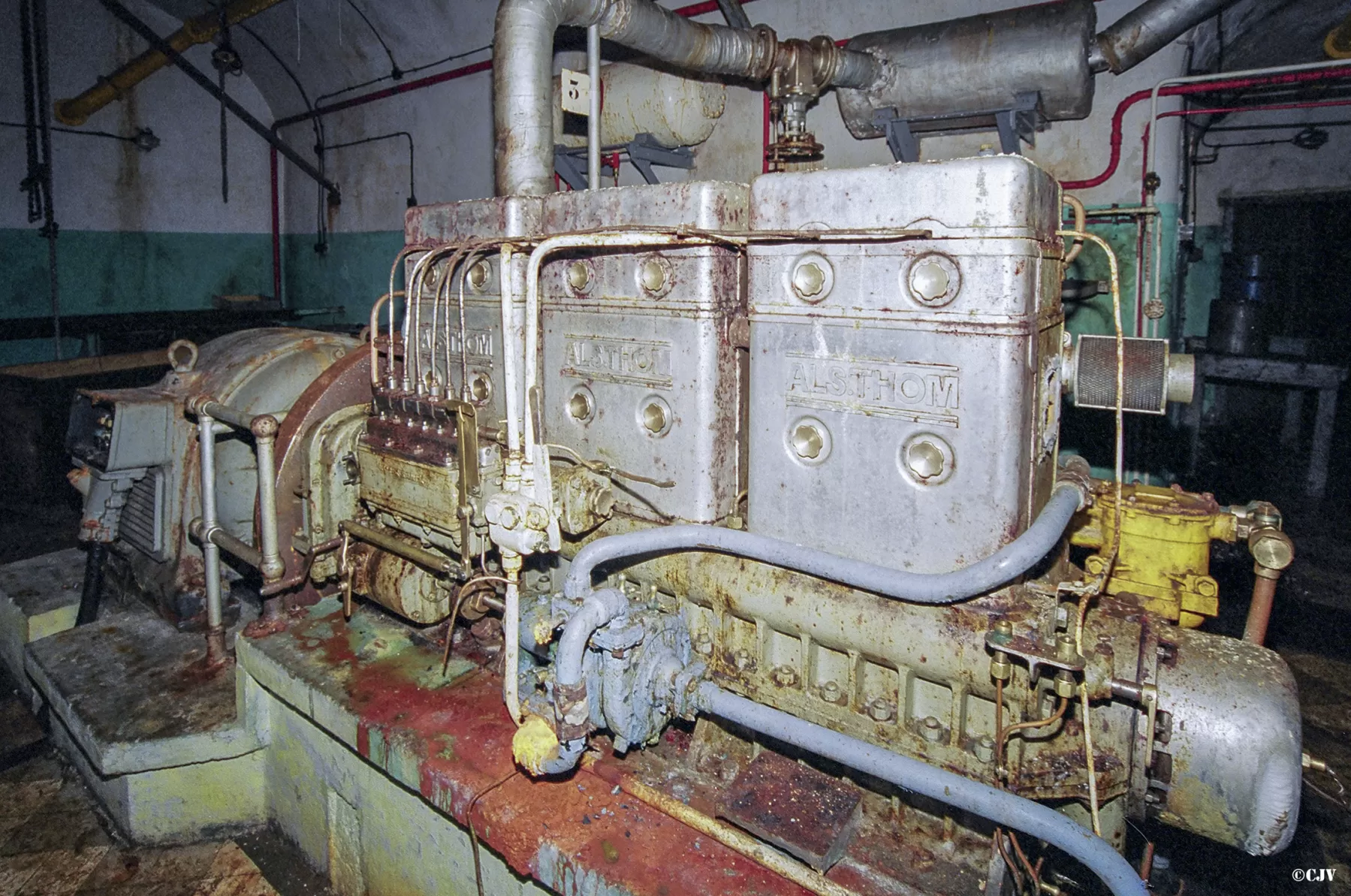 Ligne Maginot - SAINT ANTOINE - (Ouvrage d'artillerie) - L'usine électrique
Groupes électrogènes à moteur Alsthom - Lia VERMEULEN