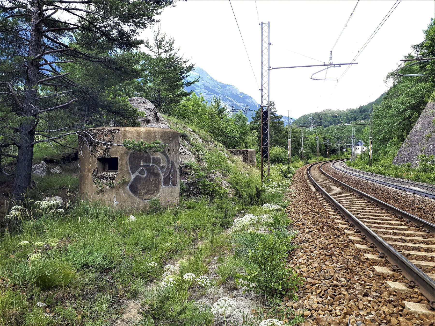 Ligne Maginot - SAINT ANTOINE 3 - (Blockhaus pour arme infanterie) - Le blockhaus 3 et à l'arrière le blockhaus 2 - Gregory Fuchs