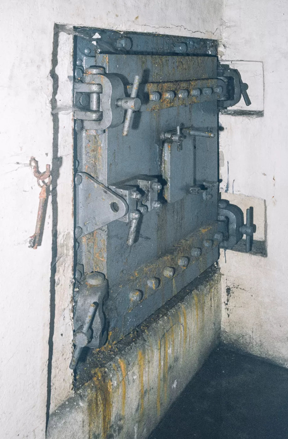 Ligne Maginot - SAINT GOBAIN - (Ouvrage d'infanterie) - Bloc 1
En 1982, il était possible de trouver la clé à côté de la sortie de secours - MANSUY Michel