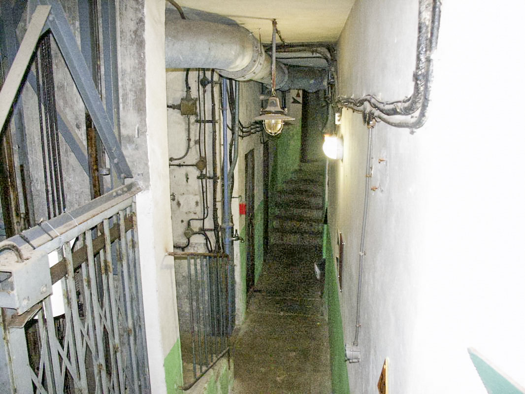 Ligne Maginot - SAINT GOBAIN - (Ouvrage d'infanterie) - Bloc 2
Couloir de l'étage inférieur - JOLAS, Jean-Michel