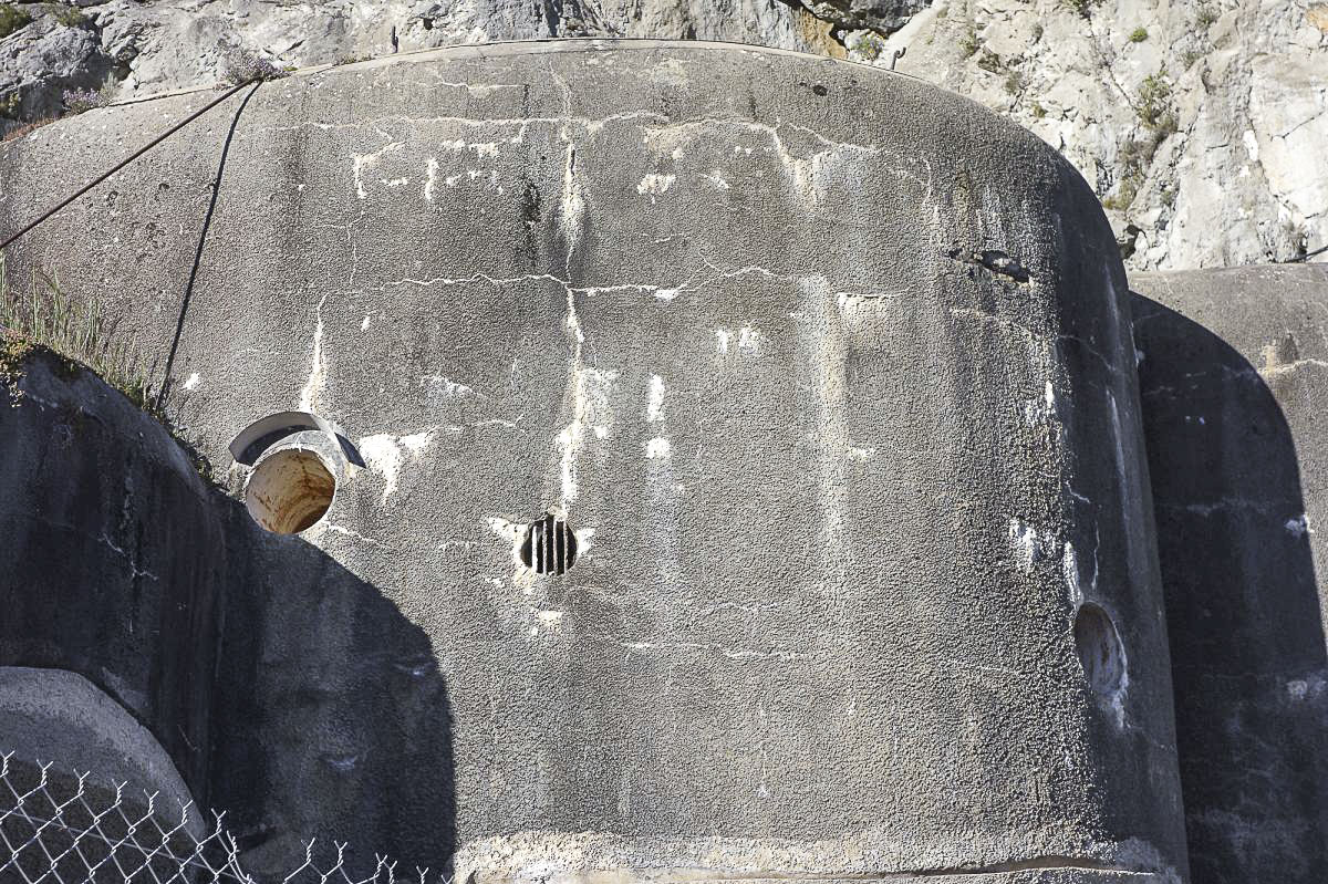 Ligne Maginot - SAINTE AGNES (SAG) - EO9 - (Ouvrage d'artillerie) - Bloc 2
Créneau optiques vers Roquebrune et Mont Agel - Michel Teiten