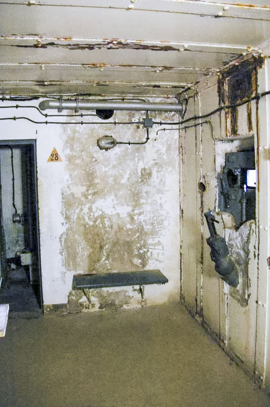 Ligne Maginot - SAINT GOBAIN - (Ouvrage d'infanterie) - Bloc 3
Chambre de tir FM, au fond la cloche GFM/J2 - D. Froehly