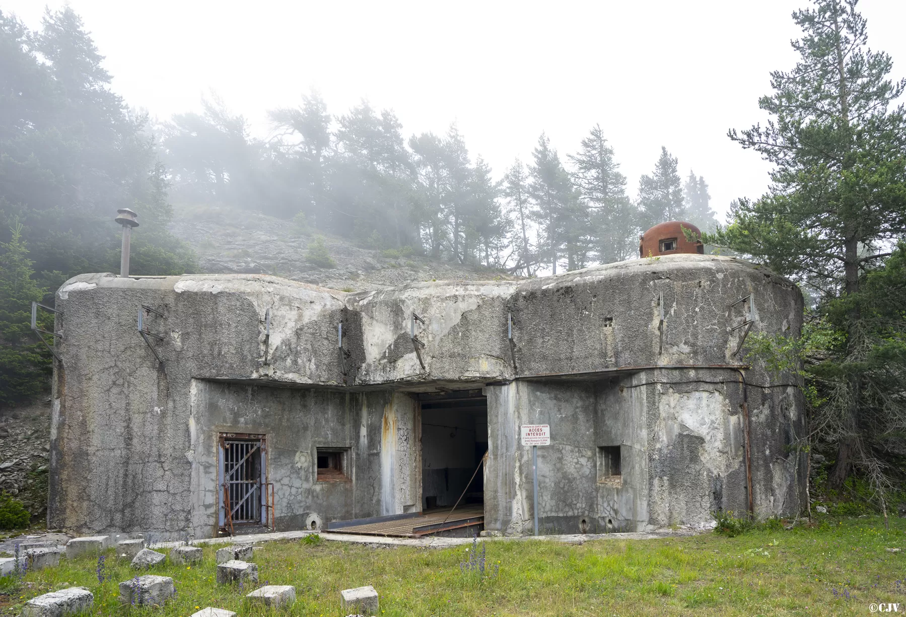 Ligne Maginot - SAPEY - (Ouvrage d'artillerie) - L'entrée mixte de l'ouvrage - Lia VERMEULEN