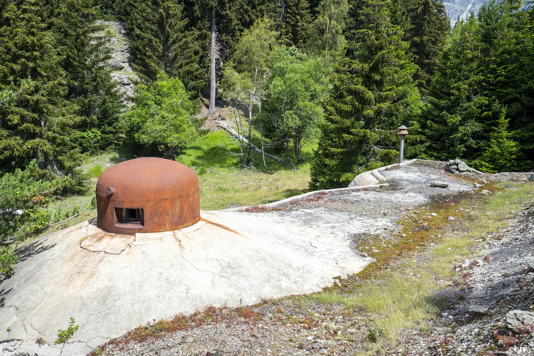 Ligne Maginot - SAPEY - (Ouvrage d'artillerie) - Entrée EMH
Cloche GFM - Lia VERMEULEN