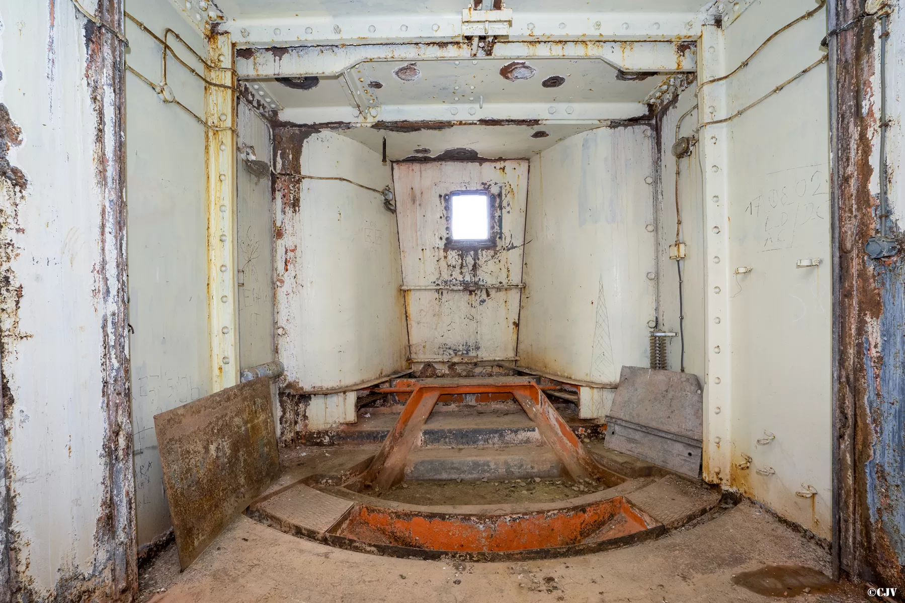 Ligne Maginot - SAPEY - (Ouvrage d'artillerie) - Bloc 2
Casemate pour obusier de 75 mle 33 - Lia VERMEULEN