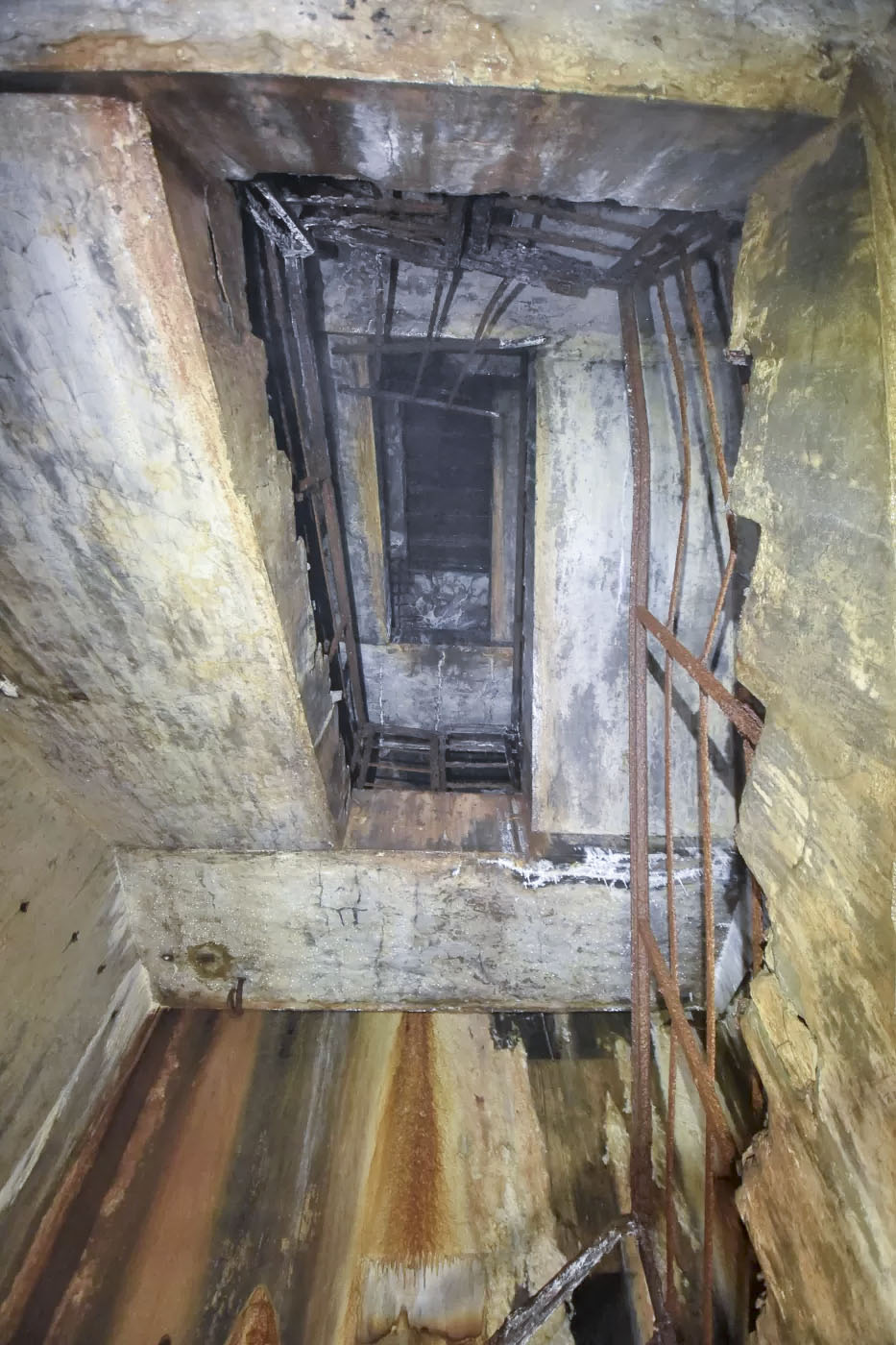 Ligne Maginot - DEPOT - (Abri) - L'escalier - Ludovic KNAPP