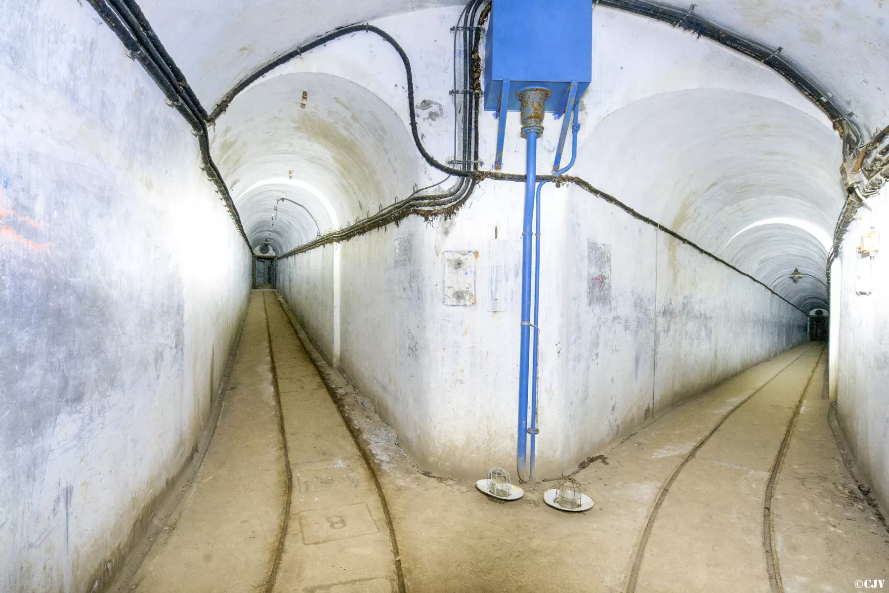 Ligne Maginot - SAPEY - (Ouvrage d'artillerie) - Galeries
Embranchement vers à droite les B3 et B4 et à gauche les B1 et B2
 - Caspar Vermeulen