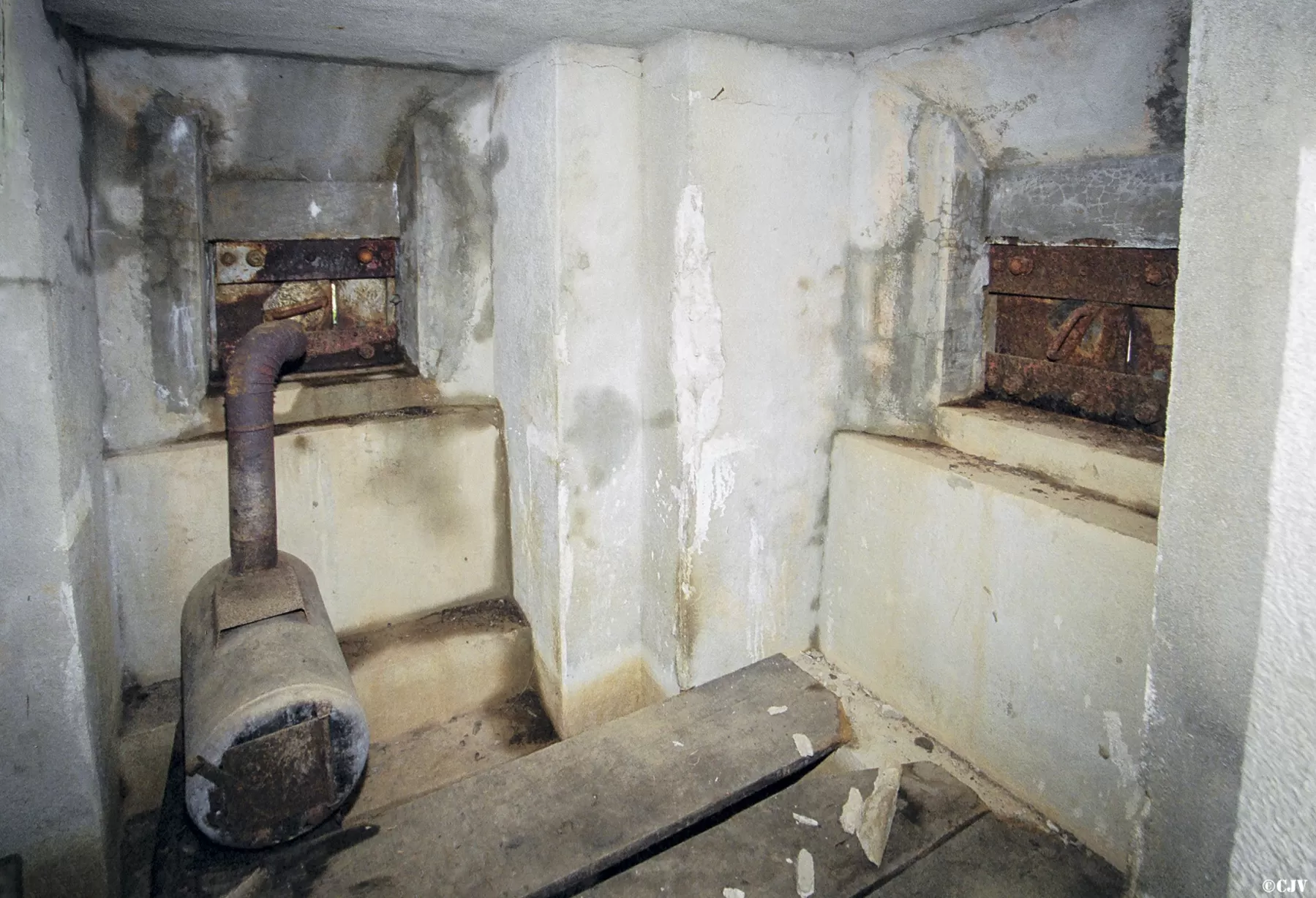Ligne Maginot - VALLEE ETROITE - (Ouvrage d'infanterie) - Le bloc 1
Le pôle n'est pas d'époque - Lia VERMEULEN