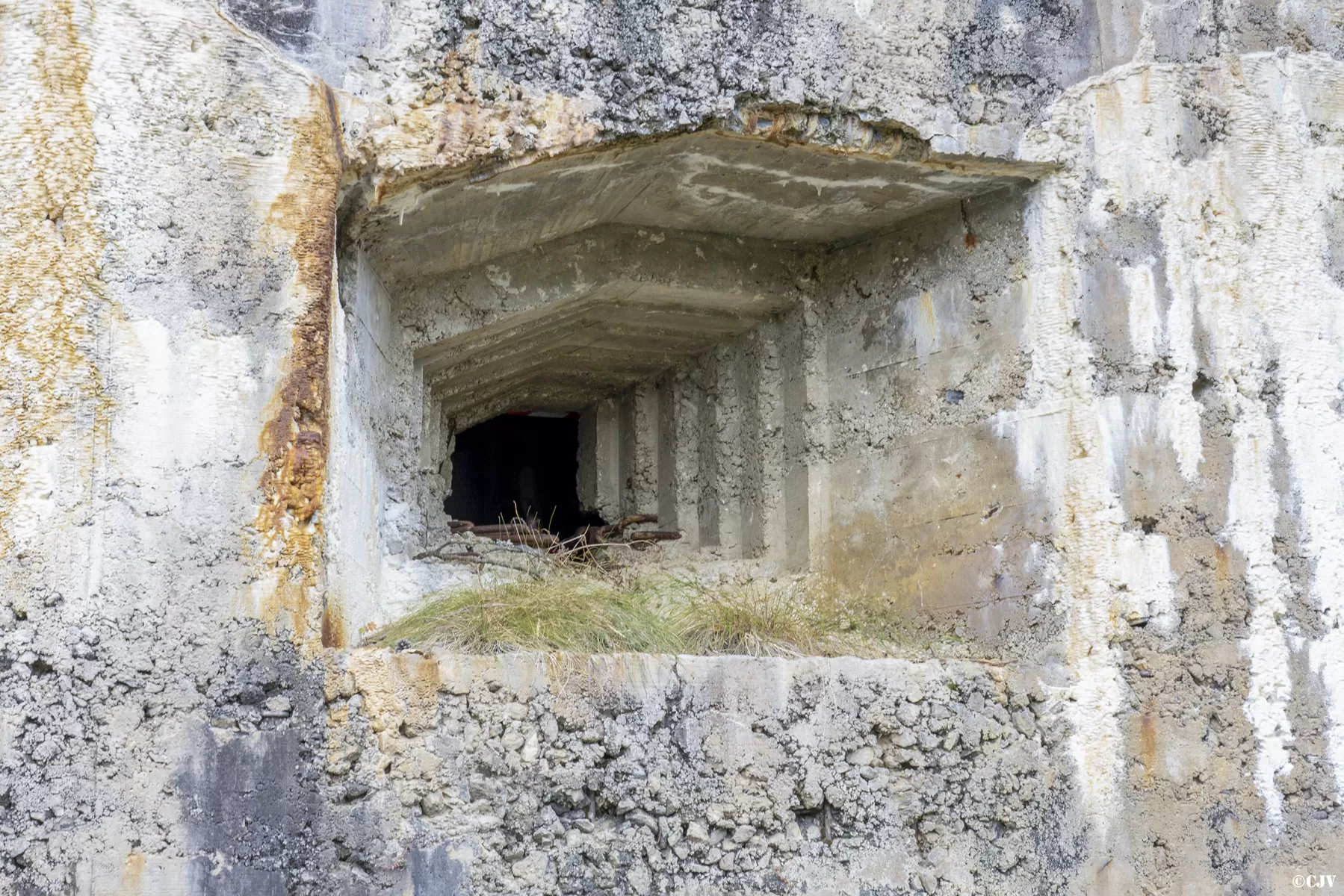 Ligne Maginot - COL DES TROIS CROIX SUPéRIEUR - (Blockhaus pour arme infanterie) - Créneau supérieur - Lia VERMEULEN