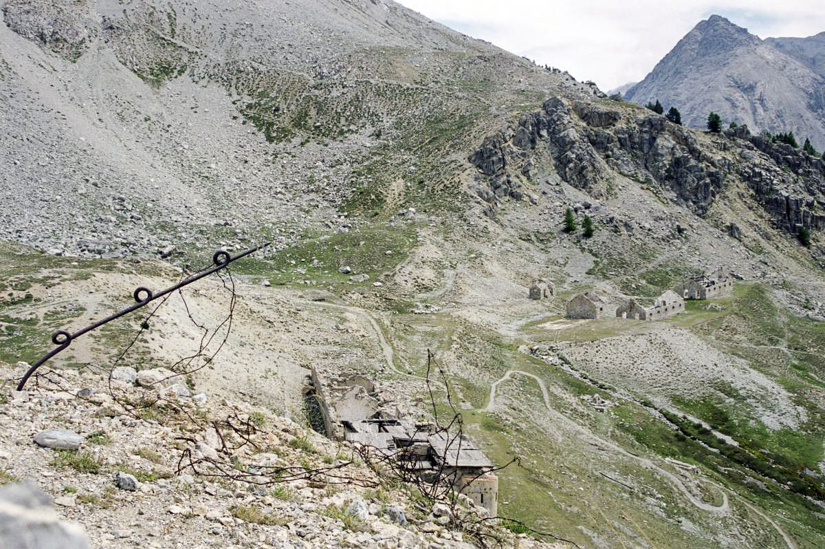 Ligne Maginot - ACLES (Poste des) - (Casernement) - Le poste des ACLES vu depuis l'observatoire du Piton Jaune - Michal Prasil