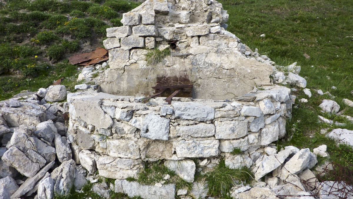 Ligne Maginot - ACLES (POSTE DES) - (Casernement) - Fontaine alimentant le Poste des Acles - ELLENA-CUNY