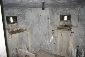 Ligne Maginot - LARCHE (L) - (Ouvrage d'infanterie) - Bloc 4
Vue intérieure des embrasures