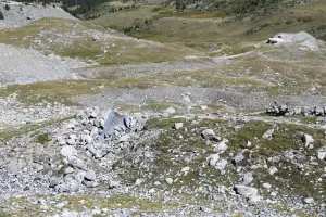 Ligne Maginot - COL DE BUFFERE OUEST 2 - (Cuve pour arme d'infanterie) - Le poste de tir. 
A l'arrière l'ouvrage