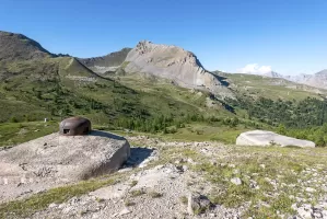 Ligne Maginot - COL DE GRANON - (Ouvrage d'infanterie) - Bloc 4, à gauche, et bloc 3, à droite
