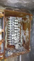 Ligne Maginot - SAINT JOSEPH NORD - (Chambre de coupure) - Le troisième boîtier.
Protection parafoudres pour les lignes de campagne