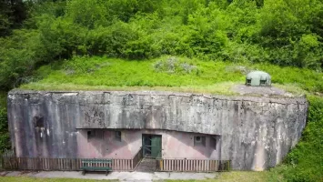 Ligne Maginot - FOUR A CHAUX - FAC - (Ouvrage d'artillerie) - Entrée des hommes
Façade et cloche
