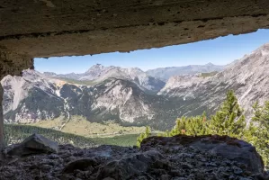 Ligne Maginot - L'OLIVE (BATTERIE CAVERNE) - (Position d'artillerie préparée) - Observatoire
Vu à travers le créneau surveillant le col de Thures et le col de l'Echelle