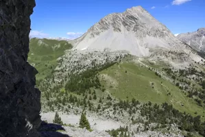 Ligne Maginot - ROCHER DE BARRABAS - (Blockhaus pour arme infanterie) - Devant le bloc.
Le Col des Acles et le Sommet du Charra