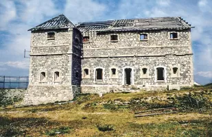 Ligne Maginot - JANUS - (Ouvrage d'artillerie) - Le casernement extérieur, 
construit initialement pour l'ouvrage Séré de Rivieres