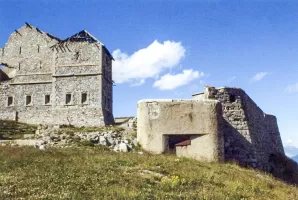 Ligne Maginot - JANUS - (Ouvrage d'artillerie) - Bloc 8, cheminée de la caserne.
Évacuation de l'air vicié.