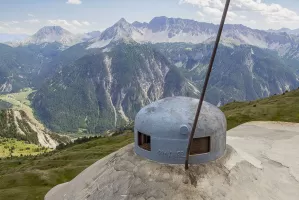 Ligne Maginot - GONDRAN E - (Ouvrage d'infanterie) - Bloc 1
Cloche GFM dominant la vallée de Cervières