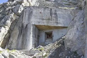 Ligne Maginot - JANUS - (Ouvrage d'artillerie) - Bloc 5
Bloc muni d'un unique créneau observatoire à flanc de montagne