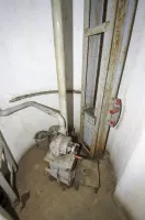 Ligne Maginot - BOIS DU FOUR - A5 - (Ouvrage d'infanterie) - Chambre de tir Ouest 
Puits de cloche GFM
Réceptacle à douille et son ventilateur d'évacuation des gaz viciés