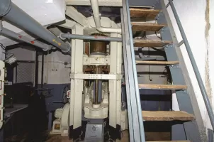 Ligne Maginot - BOIS DU FOUR - A5 - (Ouvrage d'infanterie) - Tourelle de mitrailleuses
Étage inférieur