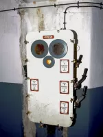 Ligne Maginot - BOIS DU FOUR - A5 - (Ouvrage d'infanterie) - Tourelle de mitrailleuses
Étage inférieur
Armoire électrique étanche de commande