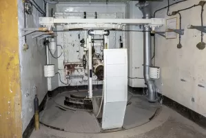 Ligne Maginot - SAINT OURS HAUT (SOH) - (Ouvrage d'artillerie) - Bloc 2
Etage supérieur
Chambre de tir avec mortier de 75