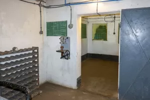 Ligne Maginot - SAINT OURS HAUT (SOH) - (Ouvrage d'artillerie) - Bloc 2
Etage intermédiaire
PC pour les mortiers de 81 vu depuis la chambre de tir du mortier de droite