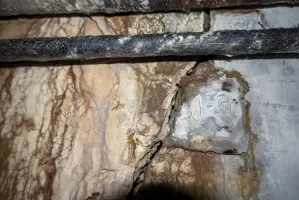 Ligne Maginot - SAINT OURS HAUT (SOH) - (Ouvrage d'artillerie) - Bloc 4
Gros plan d'une fissure avec un témoin au 31 mai