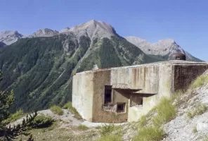 Ligne Maginot - SAINT OURS HAUT (SOH) - (Ouvrage d'artillerie) - Bloc 5
Chambre de tir pour JM vers le chemin de Viraysse.