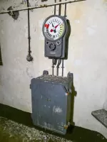 Ligne Maginot - SAINT OURS HAUT (SOH) - (Ouvrage d'artillerie) - Bloc 5
Transmetteur d'ordres Saint-Chamond-Granat et son boitier d'alimentation